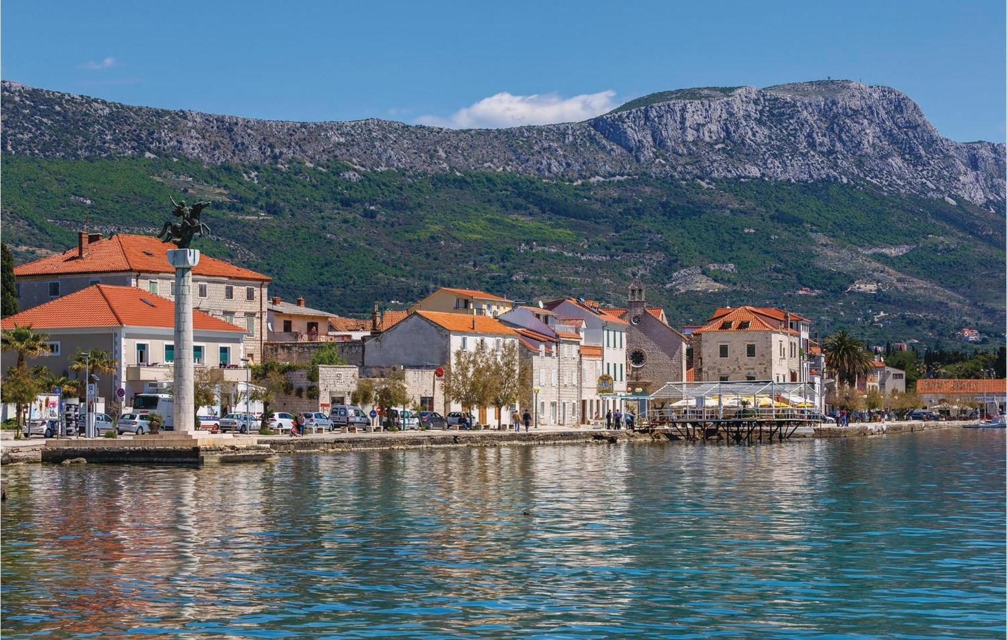 Lovely Apartment In Kastel Stari With Kitchen Kaštela Extérieur photo